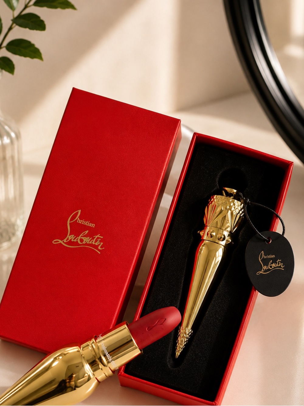 Christian Louboutin ROUGE LOUBOUTIN
LIPSTICK SILKY SATIN
ROUGE LOUBOUTIN 001